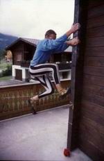 Hinrich beim Bouldern am Chalet