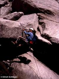 Hinrich beim Abseilen ins Couloir unterhalb des Schidkrötenfels an der Grimselpass-Straße